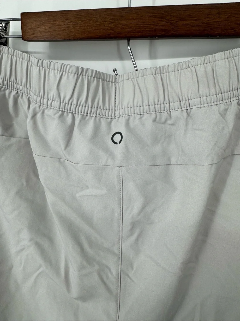 Skora Light Gray Men’s Quick Dry Athletic Running Gym Active Shorts Size Medium